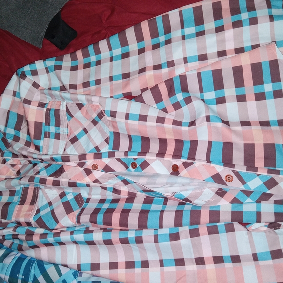 Plaid Gradient Color Button-Up Shirts So Cute, Size XL Never Worn - Picture 3 of 9